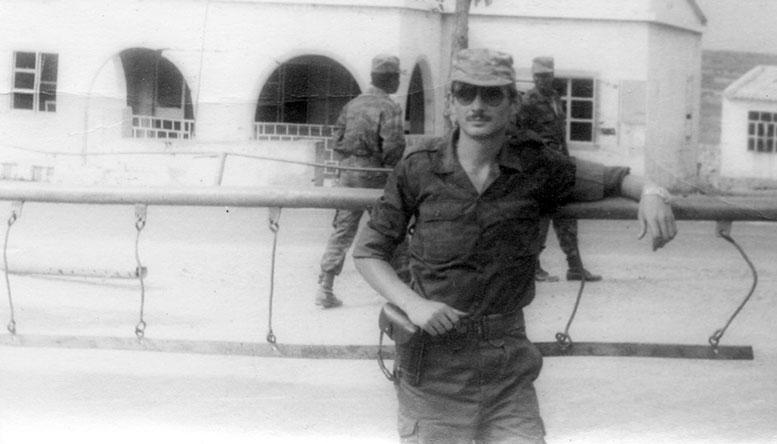 Капитан В.Ф. Мозолев. Фотография сделана в октябре 1988 г., г. Куито-Куановале